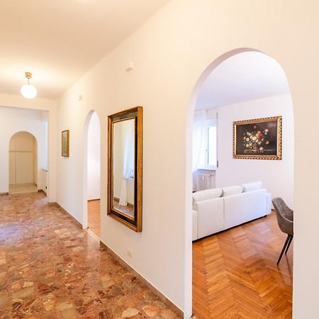 Domus Verona - Elegante Residenza Con Affaccio Su Porta Leoni Номер фото