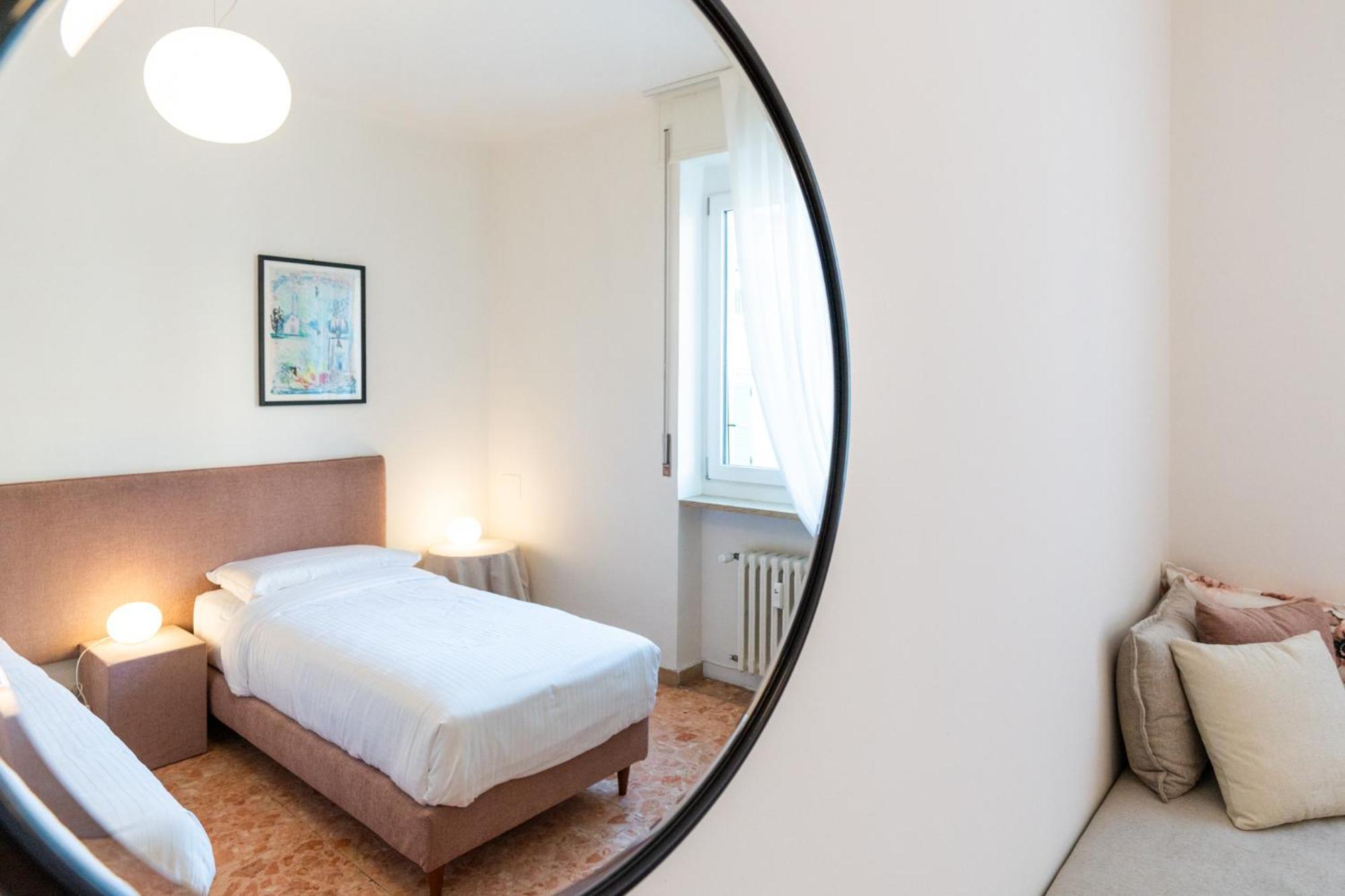 Domus Verona - Elegante Residenza Con Affaccio Su Porta Leoni Номер фото