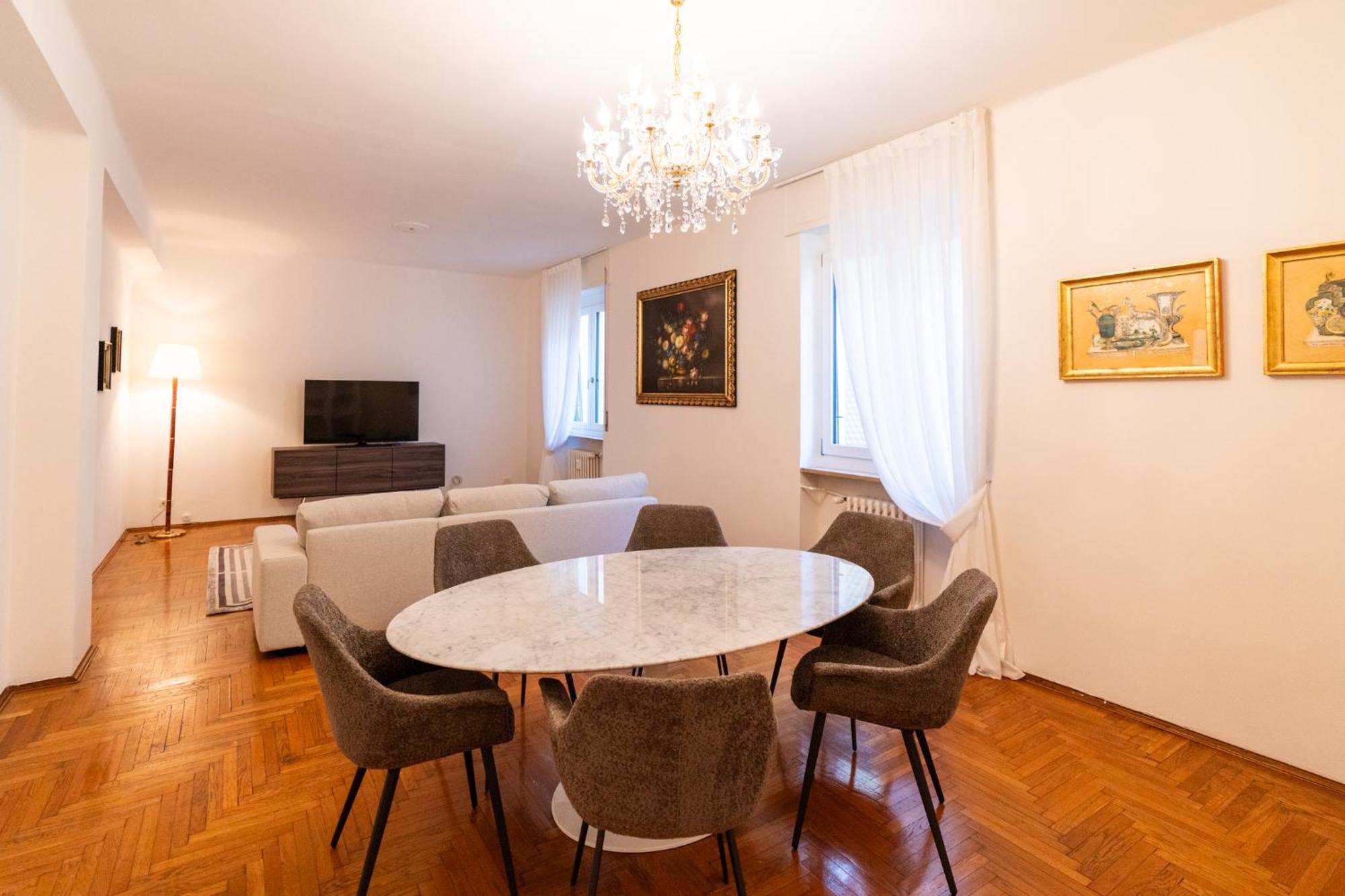Domus Verona - Elegante Residenza Con Affaccio Su Porta Leoni Номер фото