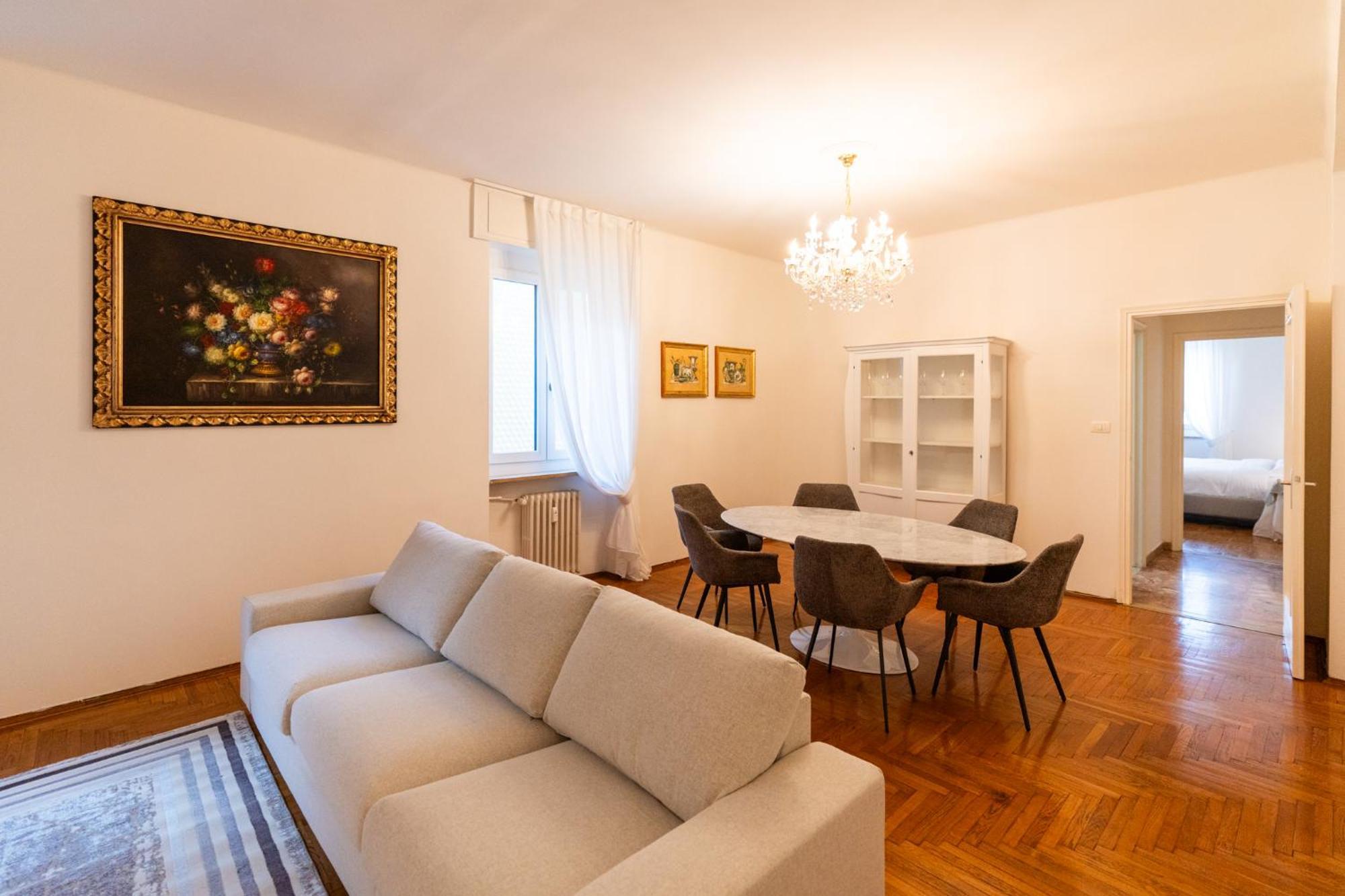 Domus Verona - Elegante Residenza Con Affaccio Su Porta Leoni Номер фото